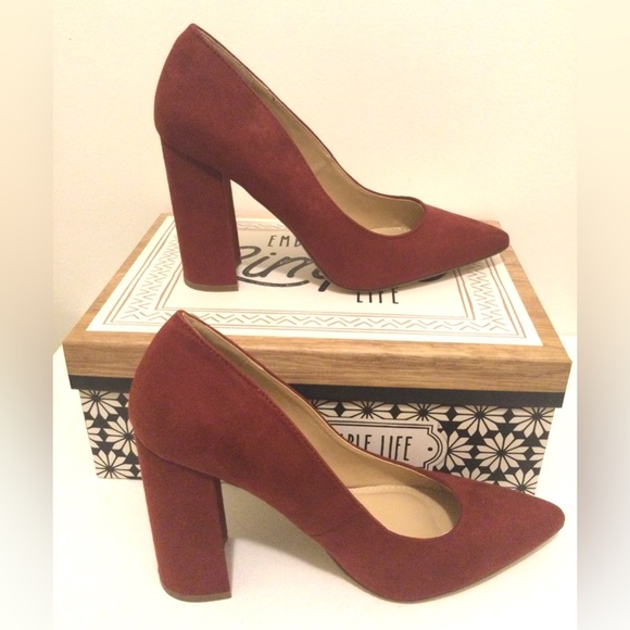 Woman’s Burgundy Stacked Heel Shoe - Picture 2 of 8